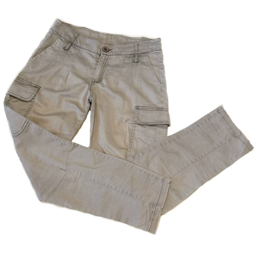 Low Waist Cargo Pants with Pockets, US 28, Pleat Front, Khaki, Great Condition
